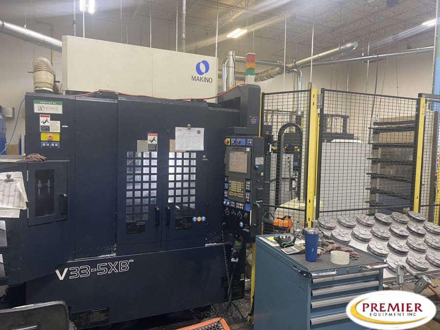 Makino V33-5XB with Robot 3R System 5-Axis CNC Vertical Machining Center